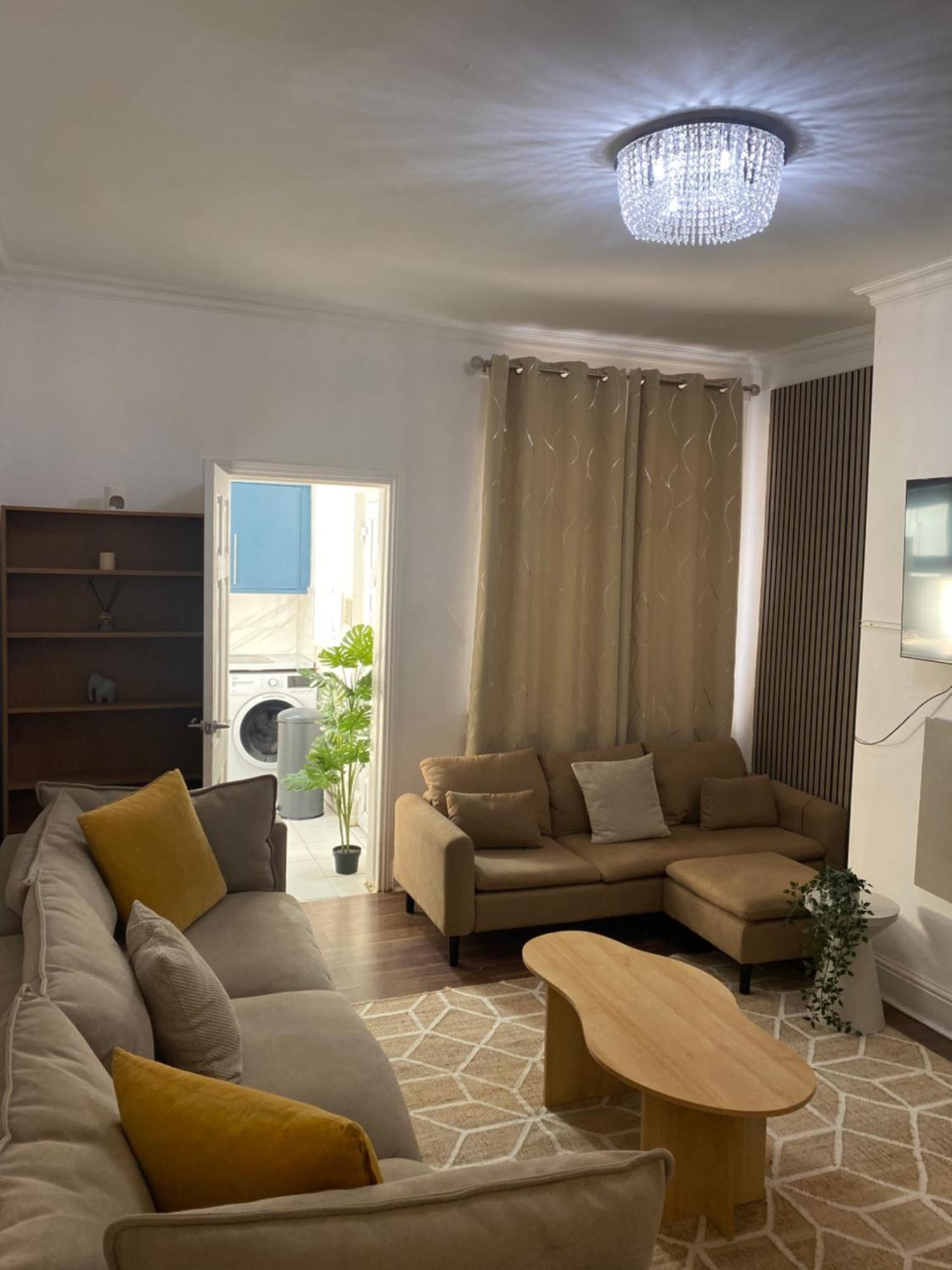 Modern Townhouse-Free Parking-Games Room-Fast W-Ifi مانشستر المظهر الخارجي الصورة